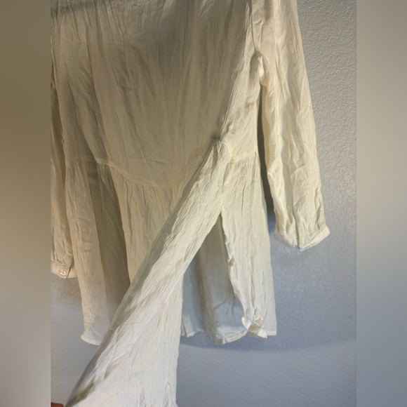 URBAN OUTFITTERS Bohemian Cream Sheer Top w Ruffle Bottom & V-neck & Side Slit🤍 - Picture 7 of 9